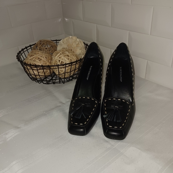 Worthington Black with White Stitching Trim Heels - Picture 3 of 7